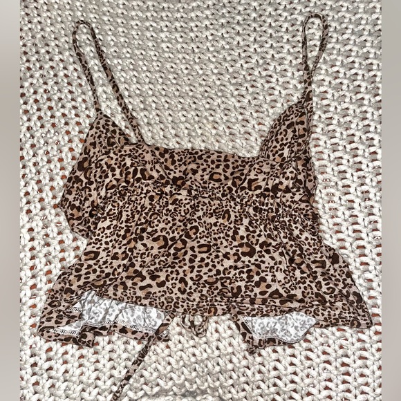 Cheetah print cropped tie-front cami - Picture 1 of 3